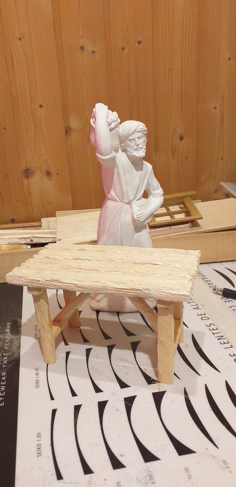 Mesa para figuras de 20 Cm